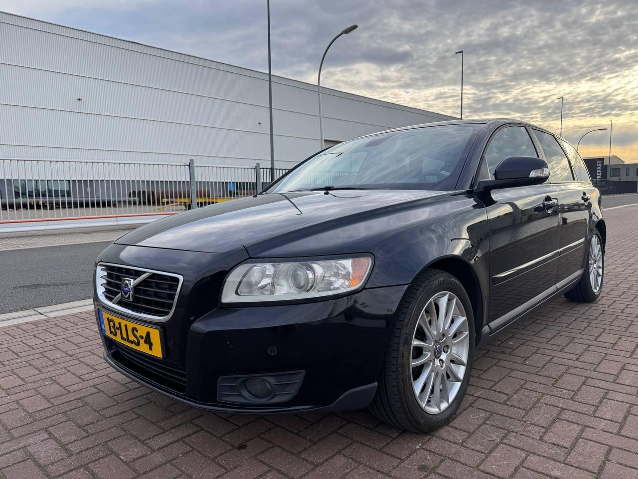 Volvo V50 - 1.6D S/S Sport /Airco/Cruise/Navi/APK 12-2026! - AutoWereld.nl
