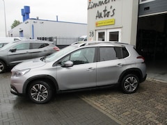 Peugeot 2008 - 1.2 PureTech Allure Pano Trekhaak BTW Auto gebruikt olie