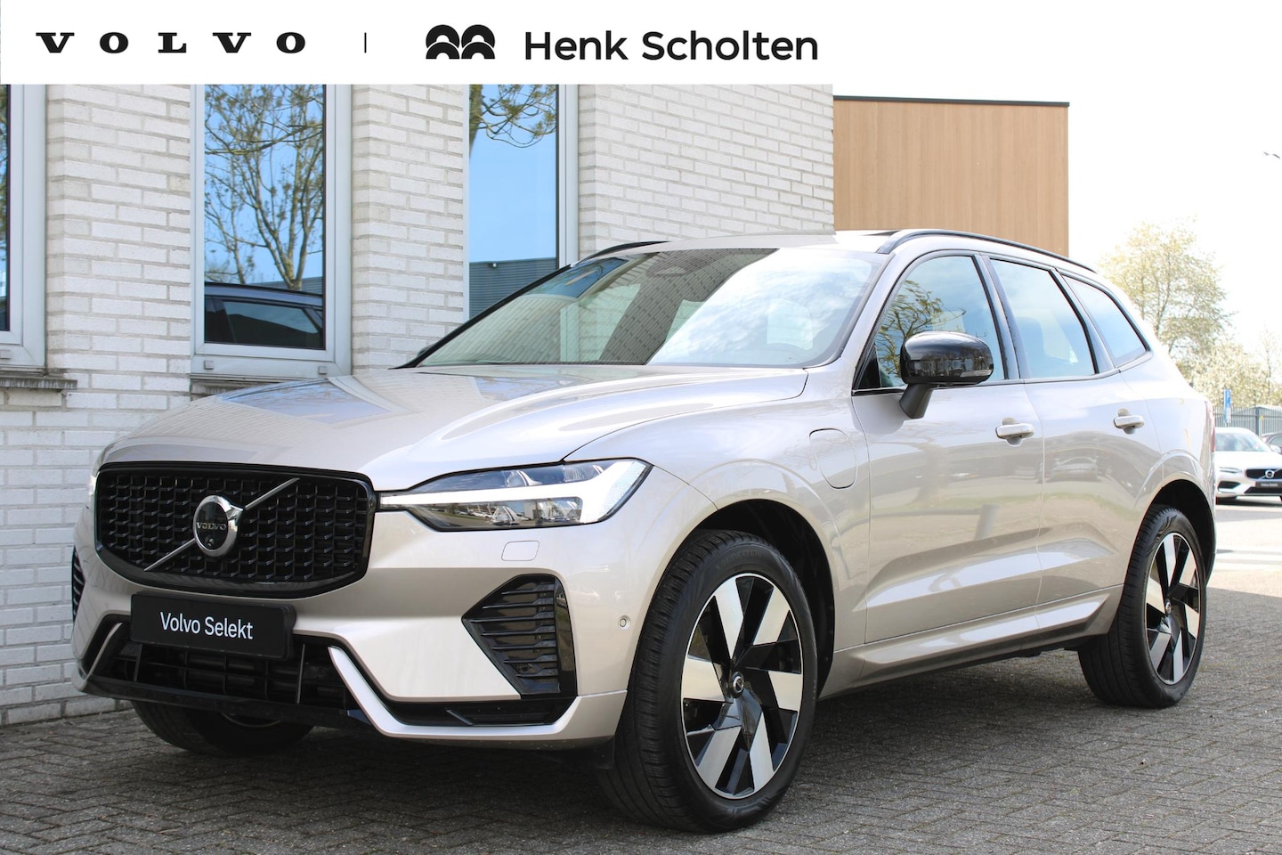 Volvo XC60 - 2.0 T6 Plug-in hybrid AWD Ultra Dark | Panoramadak | Elektrisch bed. voorstoelen met geheu - AutoWereld.nl