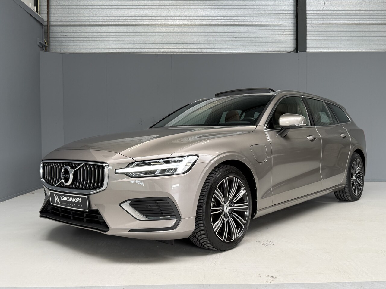 Volvo V60 - 2.0 T6 Recharge AWD Inscription Trekhaak|Pano|LED|SOH 88% - AutoWereld.nl