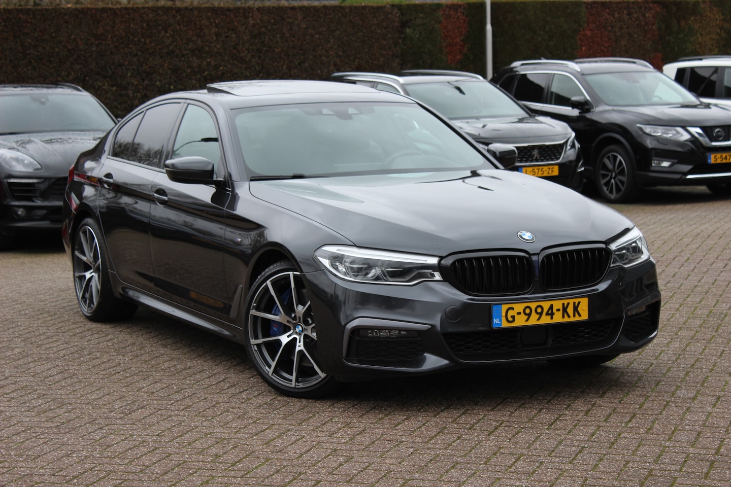 BMW 5-serie - 540i High Exe. M Sport / Trekhaak / Schuifdak / Camera / Leder / Keyless / 20'' / Stoelven - AutoWereld.nl
