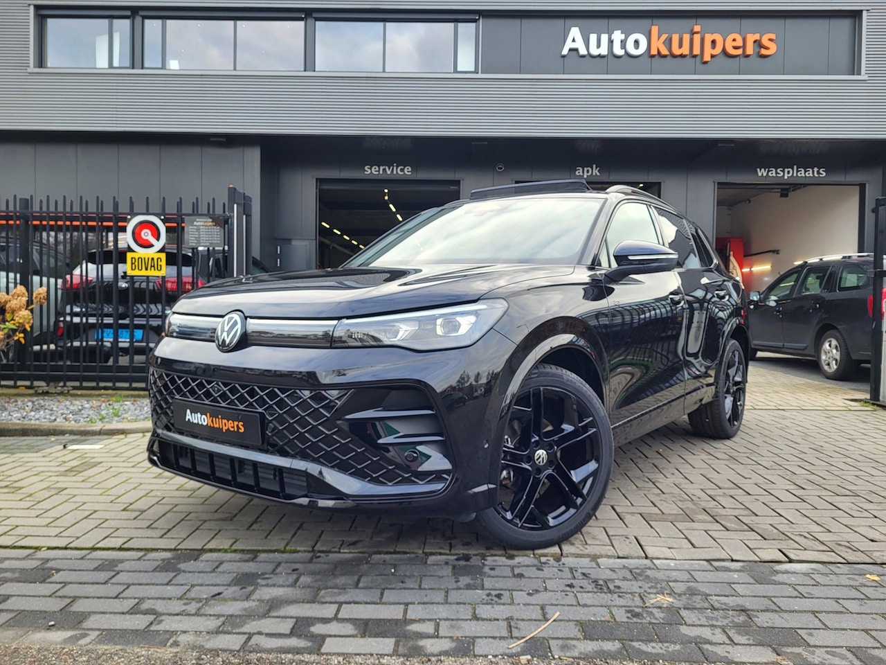 Volkswagen Tiguan - 1.5 eHybrid R-Line Edition | Black Style | PHEV | Met o.a. Harman Kardon en elektrisch uit - AutoWereld.nl
