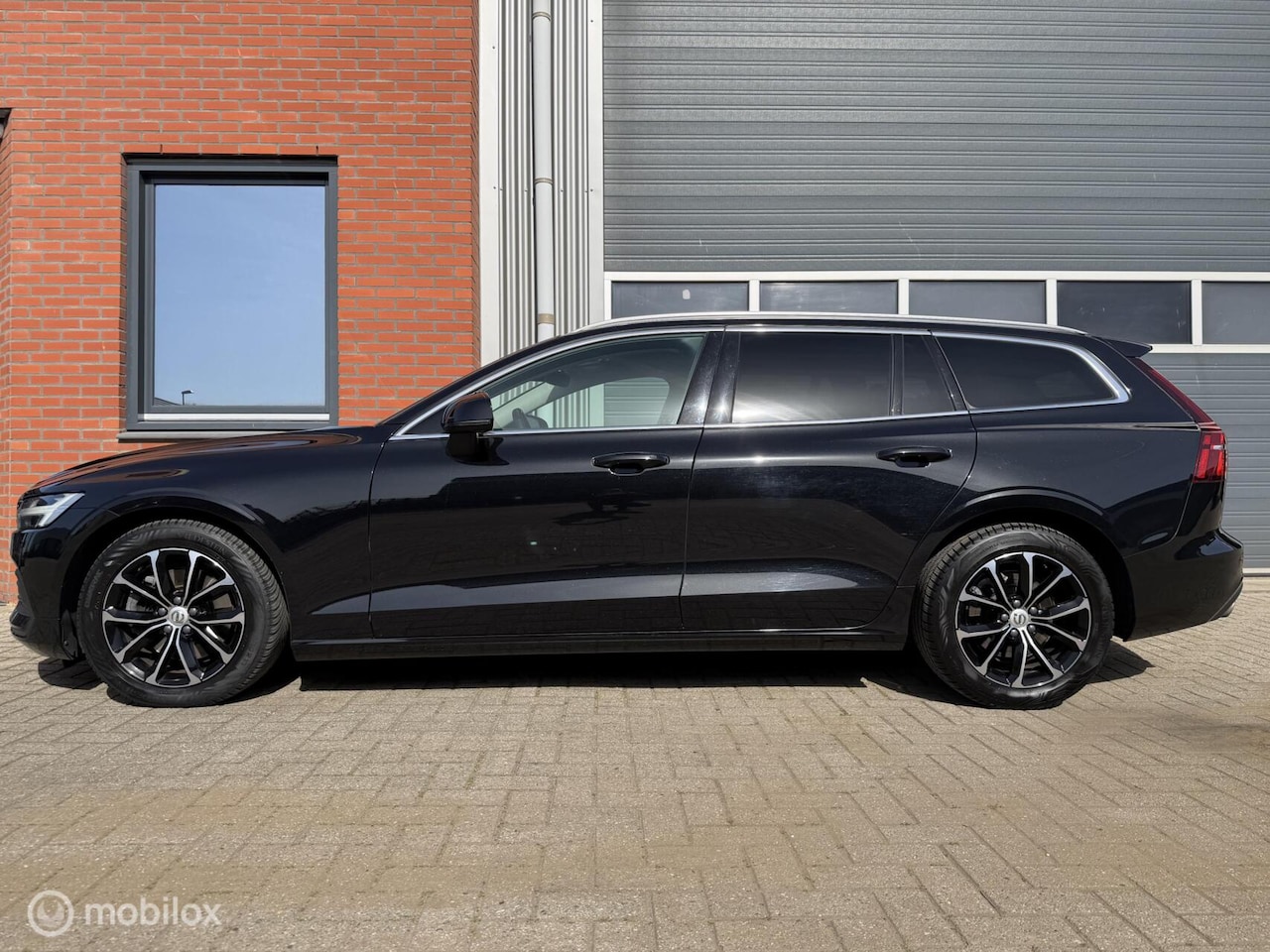 Volvo V60 - 2.0 B3 Momentum Advantage- Driver Assist- trekhaak - AutoWereld.nl