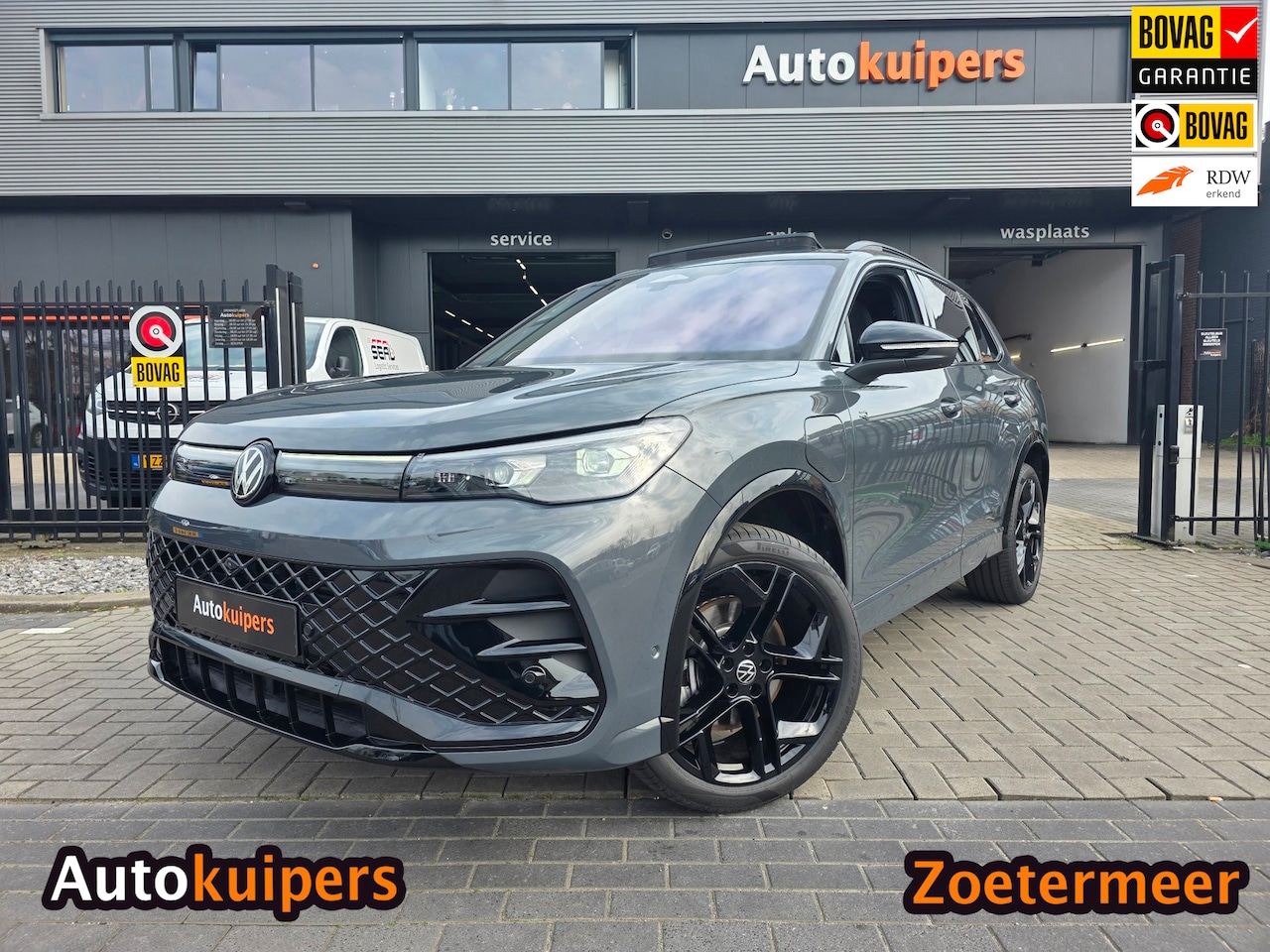 Volkswagen Tiguan - 1.5 eHybrid R-line Edition| 3X UIT VOORRAAD LEVERBAAR | BLACK STYLE | Panoramadak en elekt - AutoWereld.nl