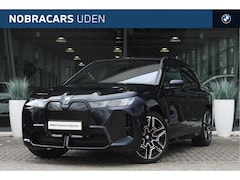 BMW iX - xDrive60 M Sport / Panoramadak Sky Lounge / Parking Assistant Professional / Adaptieve LED