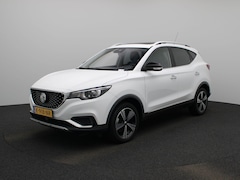 MG ZS - EV Luxury 45 kWh | 1e-Eigenaar | Leder | Navi | Panoramadak | Apple CarPlay | Camera | Ada