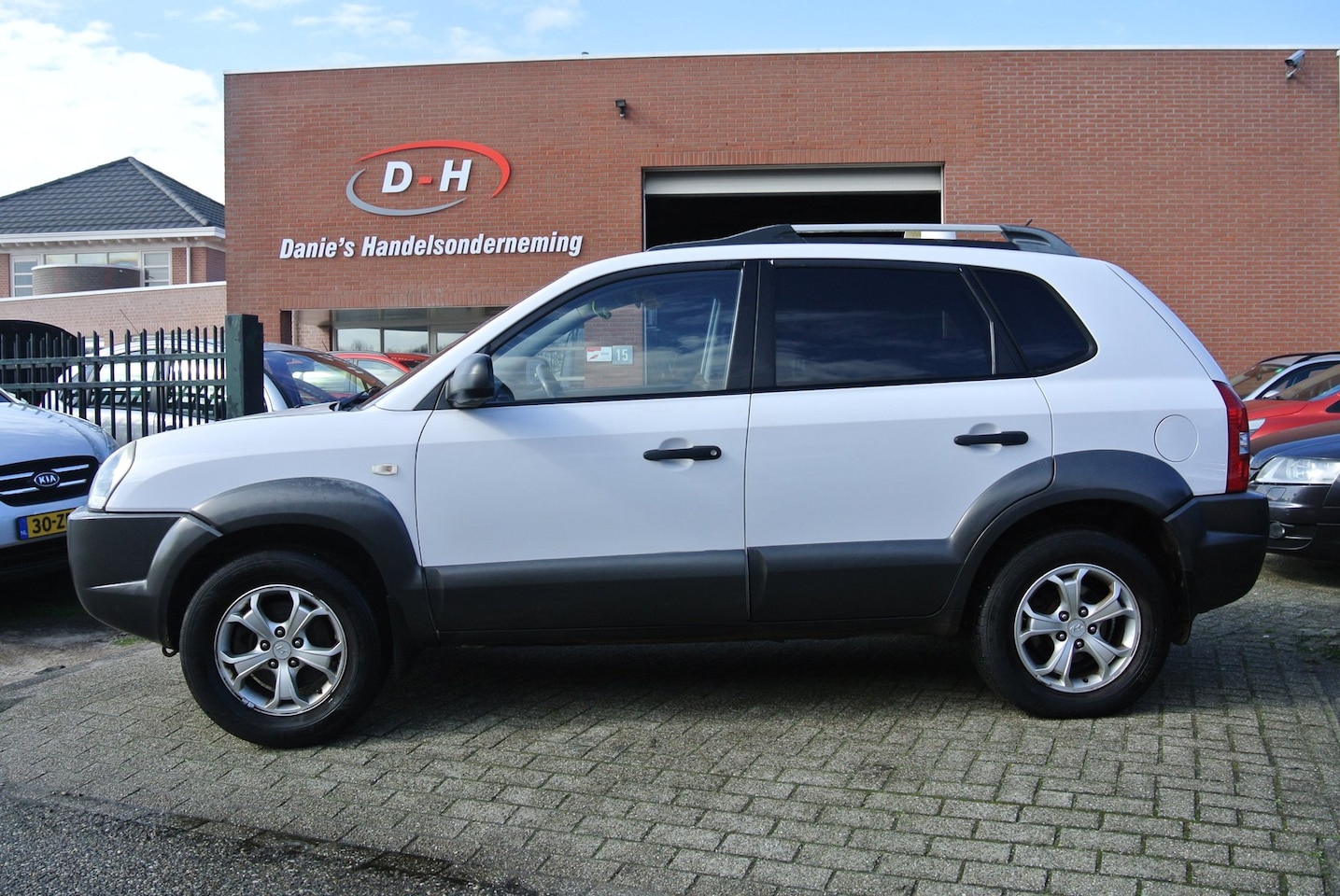 Hyundai Tucson - 2.0i 4WD Style airco nieuwe apk inruil mogelijk nap - AutoWereld.nl