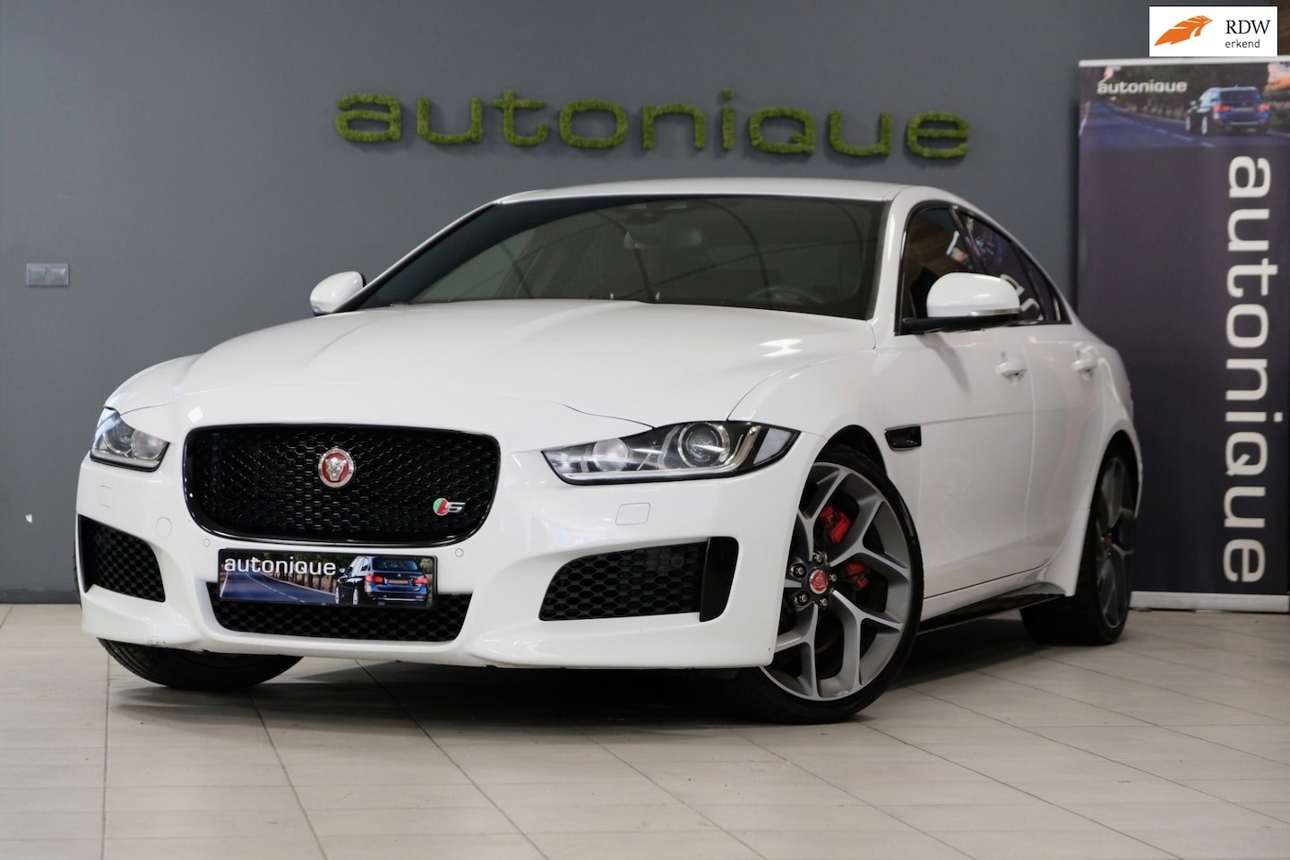 Jaguar XE - 3.0 S *105dkm* 340pk |UNIEK in NL| 6 cilinder Navi/Camera/Meridian - AutoWereld.nl