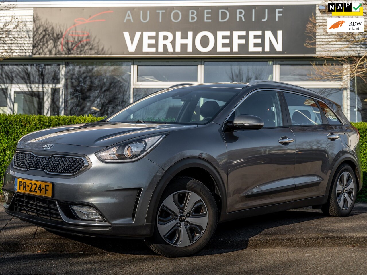 Kia Niro - 1.6 GDi Hybrid DynamicLine - AUTOMAAT - APPLE CARPLAY - PARKEERCAMERA - TREKHAAK - LANE AS - AutoWereld.nl