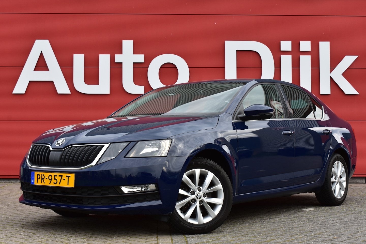 Skoda Octavia - 1.0 TSI Greentech Ambition Business Automaat | Cruise | Clima | Carplay | Navi | Trekhaak - AutoWereld.nl