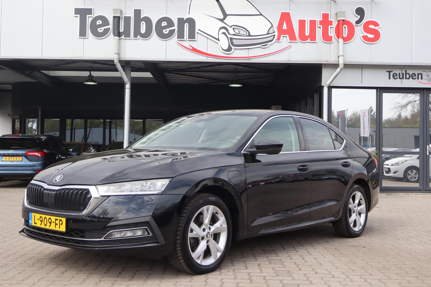 Skoda Octavia - 1.4 TSI iV PHEV Business Edition | Trekhaak | Extra getint glas | Stoelverwarming - AutoWereld.nl