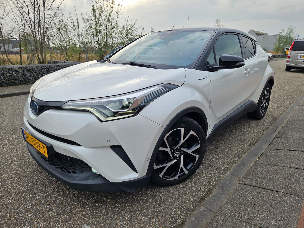 Toyota C-HR - 1.8 Hybrid Bi-Tone Plus GARANTIE - AutoWereld.nl