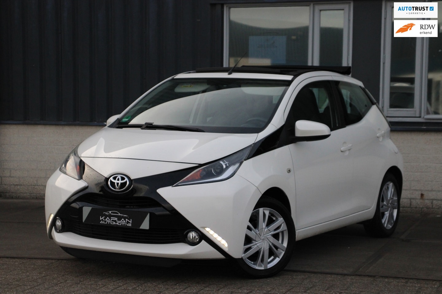 Toyota Aygo - 1.0 X-Wave Cabrio Cruise H-Leder ParkCam BT Airco - AutoWereld.nl