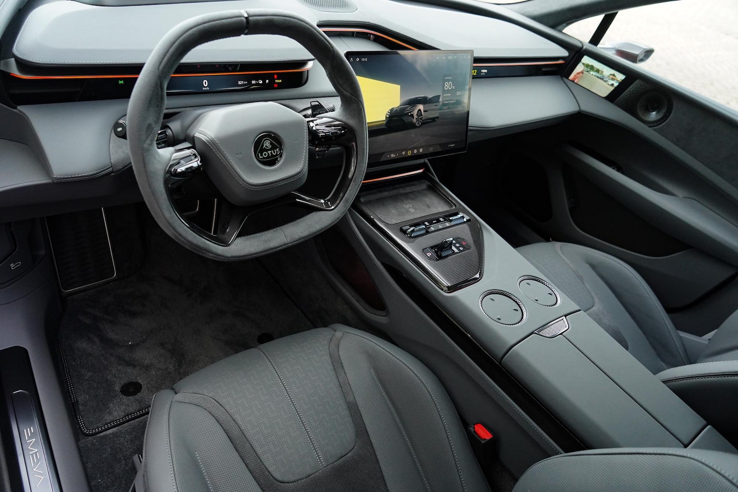 Lotus Emeya - 900 R* 917 PK Lotus Emeya R* 917 PK Carbon Ceramische remmen I 22" I Zijcamera's I Intelli - AutoWereld.nl