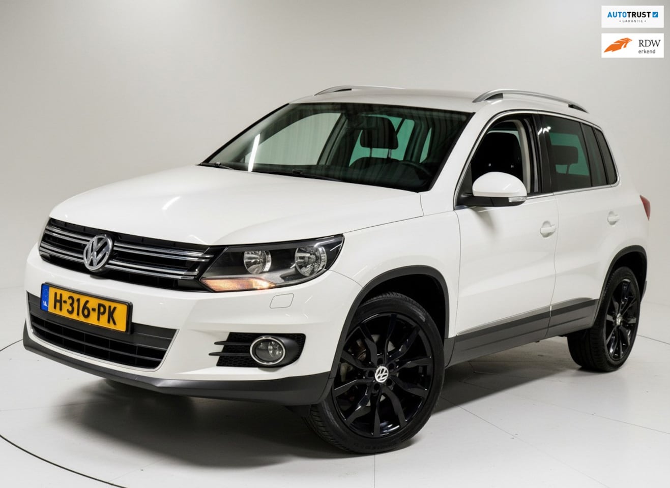 Volkswagen Tiguan - 1.4 TSI 150PK Sport&Style Carplay|Trekhaak! - AutoWereld.nl