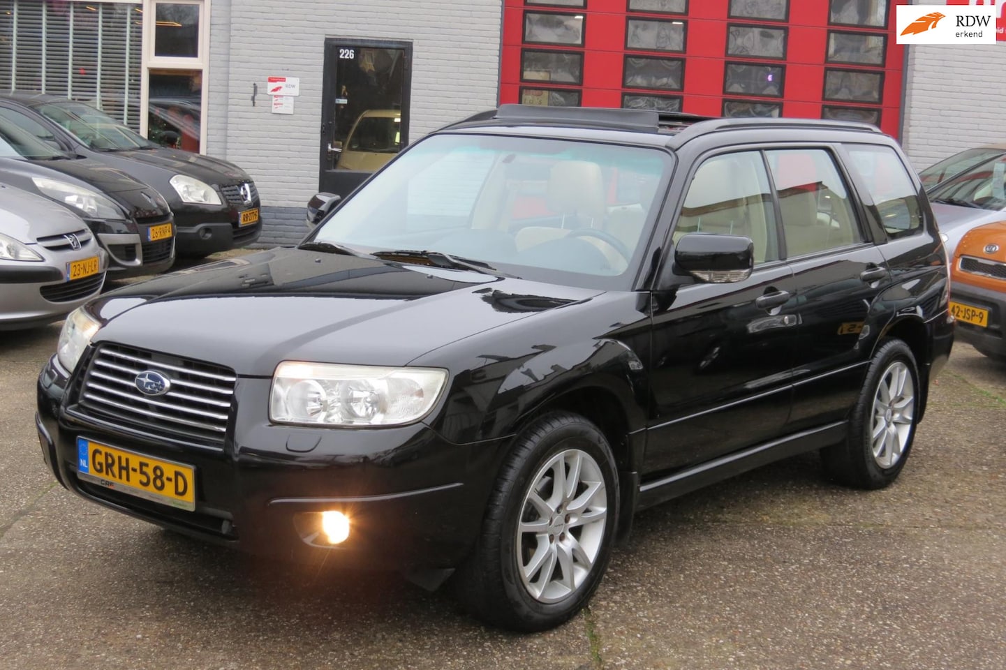 Subaru Forester - 2.0 X Comfort Pack 2.0 X Comfort Pack , AUTOMAAT .LEDER , PANO DAK ,NWE APK - AutoWereld.nl