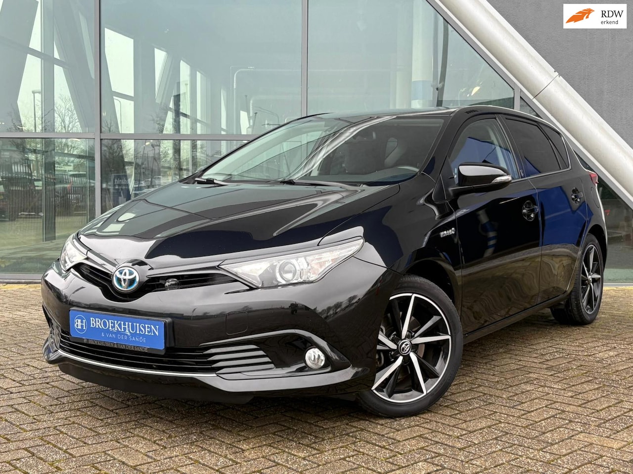 Toyota Auris - 1.8 Hybrid Active DEALER GARANTIE Camera / Stoelverwarming / Navigatie - AutoWereld.nl