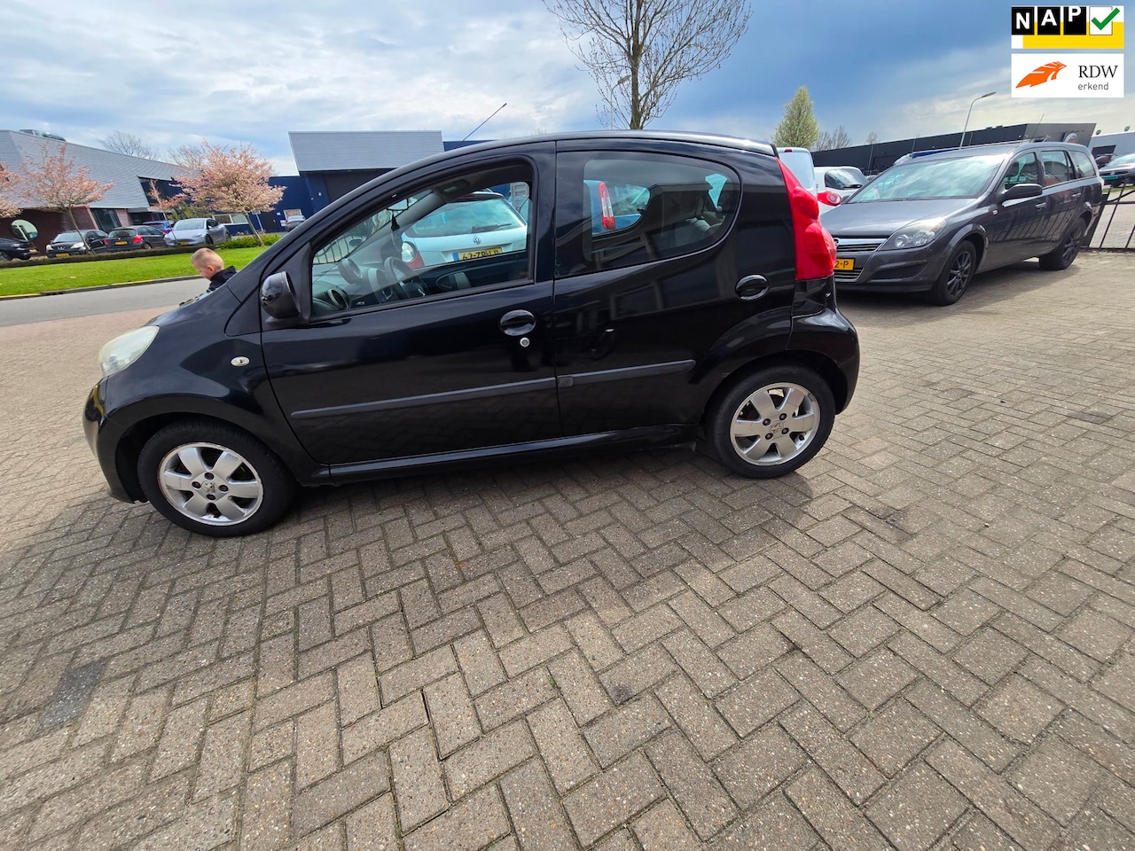Peugeot 107 - 1.0-12V XS 1.0-12V XS - AutoWereld.nl