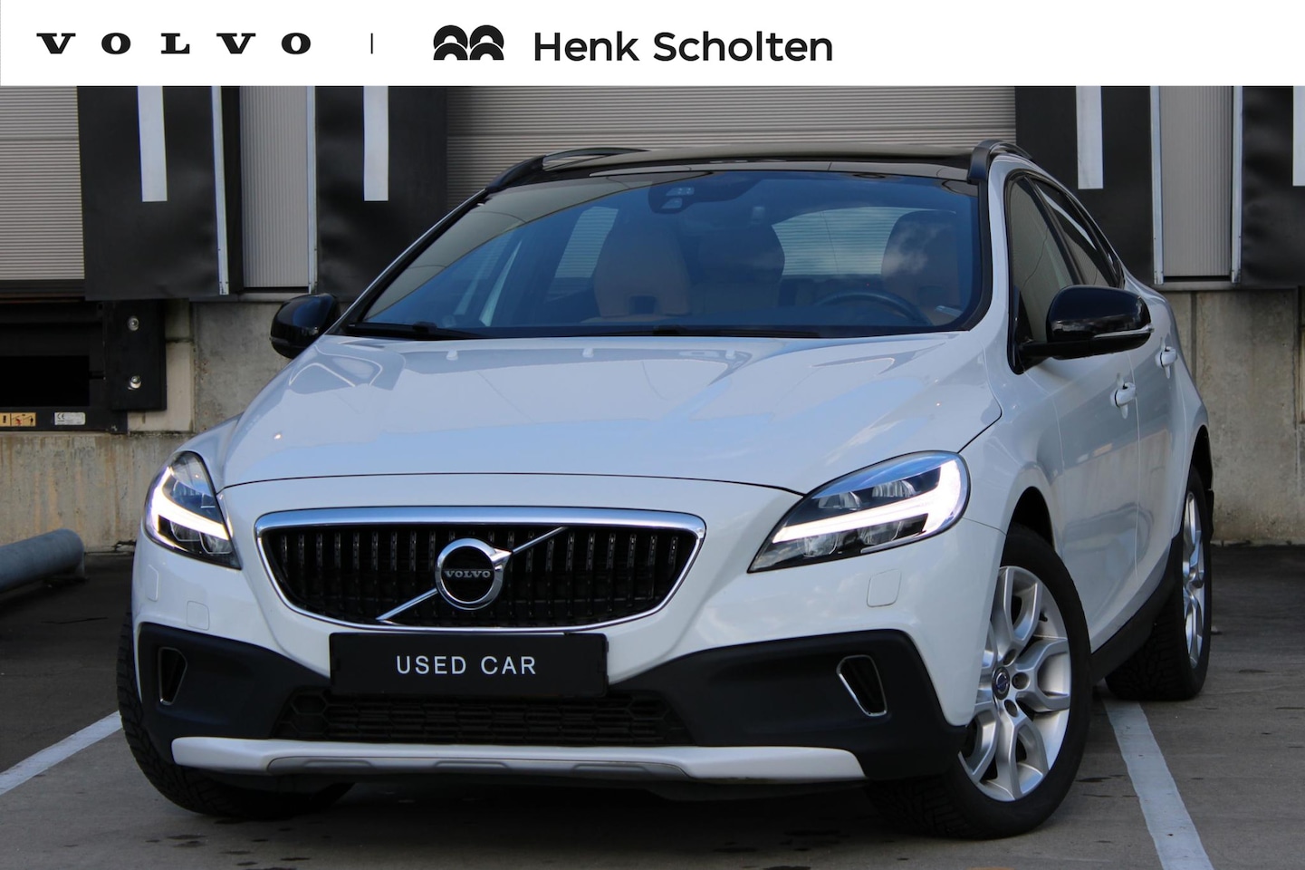 Volvo V40 Cross Country - 2.0 T3 Nordic+ | Keyless entry | 100% Dealeronderhouden | 1e Eigenaar | Trekhaak | Stoelve - AutoWereld.nl