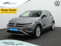 Volkswagen T-Roc - 1.5 TSI 150 pk DSG Style | Trekhaak | Navigatie | Stoelverwarming | Parkeersensoren voor/a