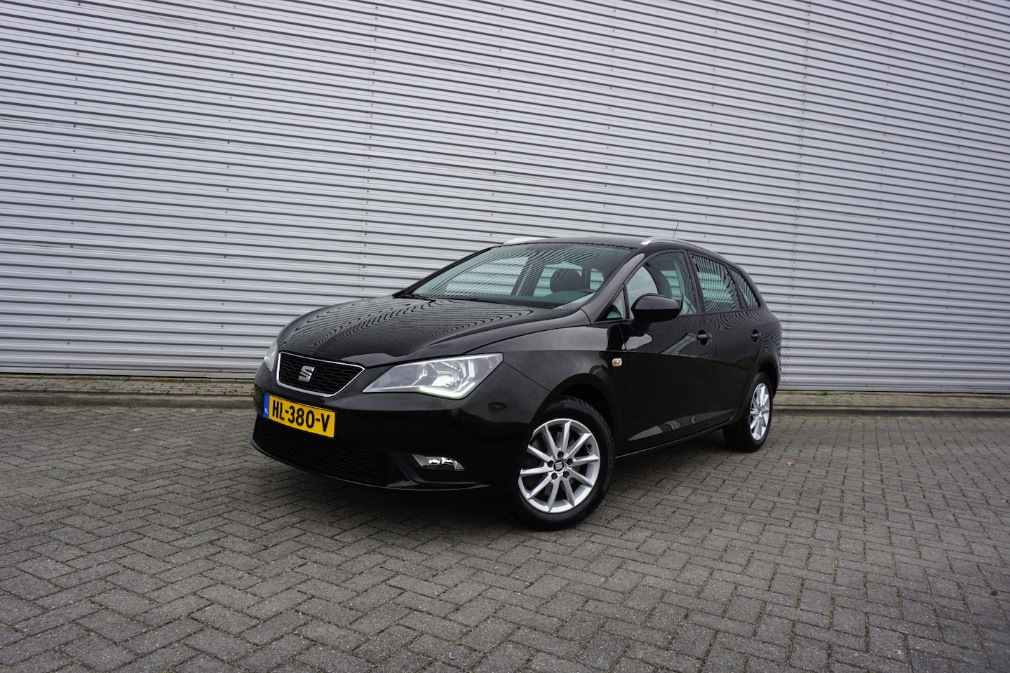 SEAT Ibiza ST - 1.0 EcoTSI Style Connect AUTOMAAT -  Airco / Navi / Cruise / Parkeers. / Trekhaak / Lm vel - AutoWereld.nl