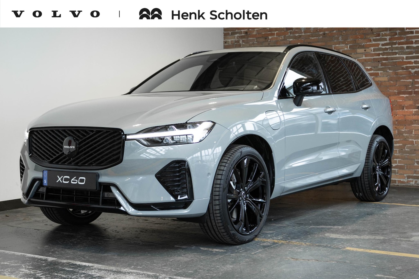 Volvo XC60 - 2.0 T6 Plug-in hybrid AWD Plus Black Edition | Luchtvering | 360º Camera | Schuif/Kantel-P - AutoWereld.nl