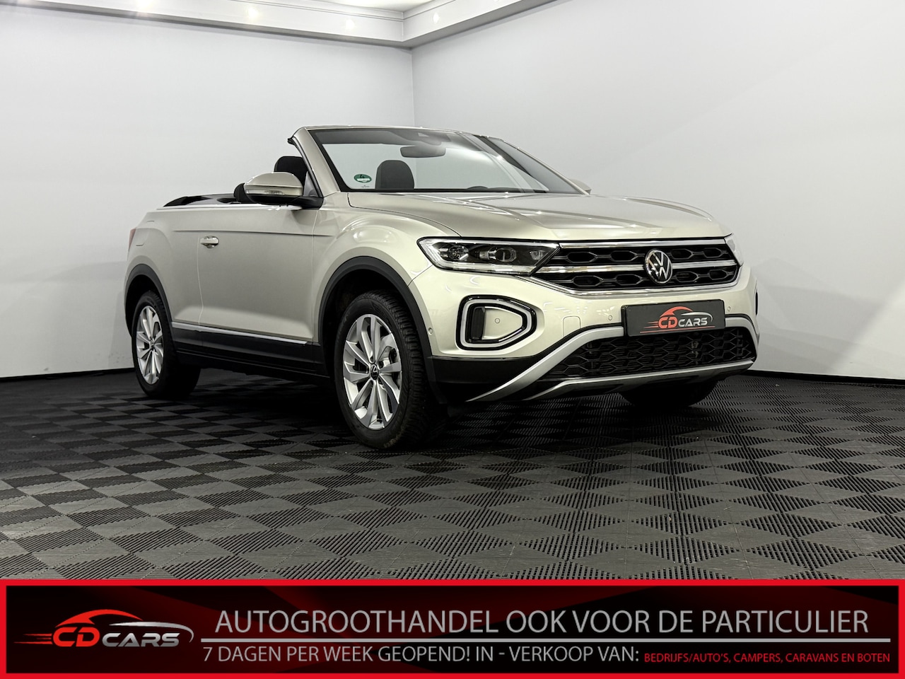 Volkswagen T-Roc Cabrio - 1.5 TSI Style Camera, Virtual desk, Navi, Apple carplay, Winterpakket, Cruise control, A s - AutoWereld.nl