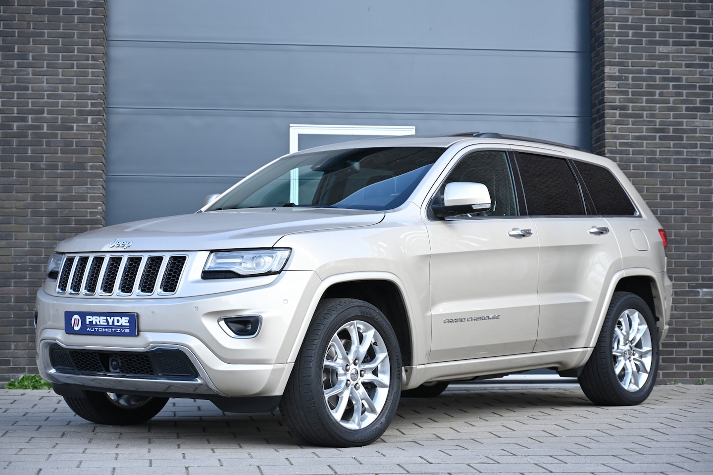 Jeep Grand Cherokee - 3.0 CRD Overland Adaptive Cruise, Pano, Facelift - AutoWereld.nl