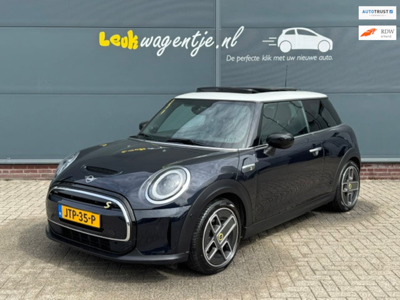 MINI Mini-Electric - Collect. 33 kWh *schuifdak *carplay *leer - AutoWereld.nl