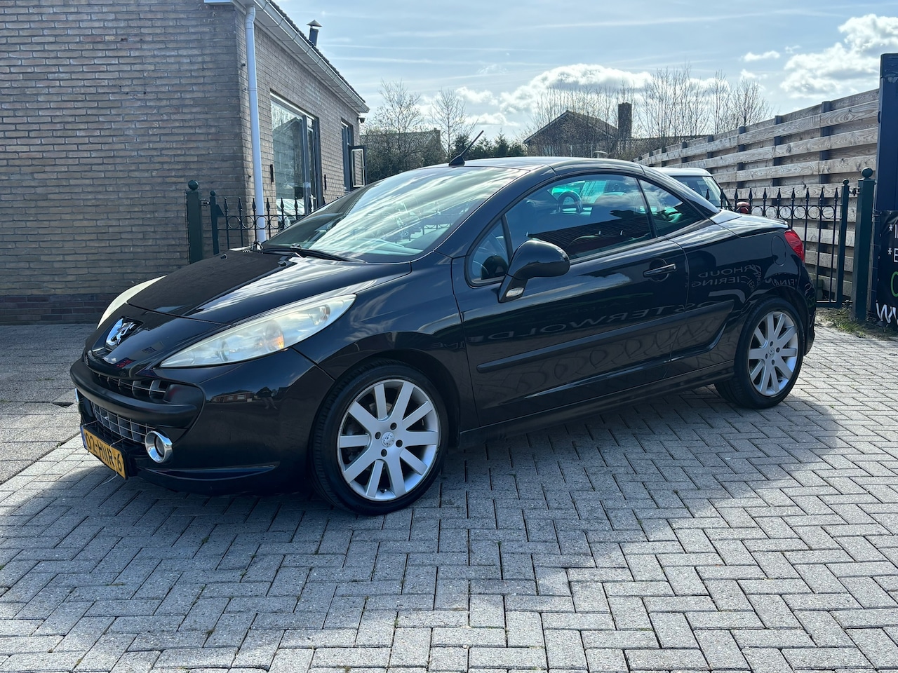 Peugeot 207 CC - 1.6-16V T Sport | nieuwe apk | ziet er leuk uit rijd en schakelt goed | goedkoop cabrio ri - AutoWereld.nl