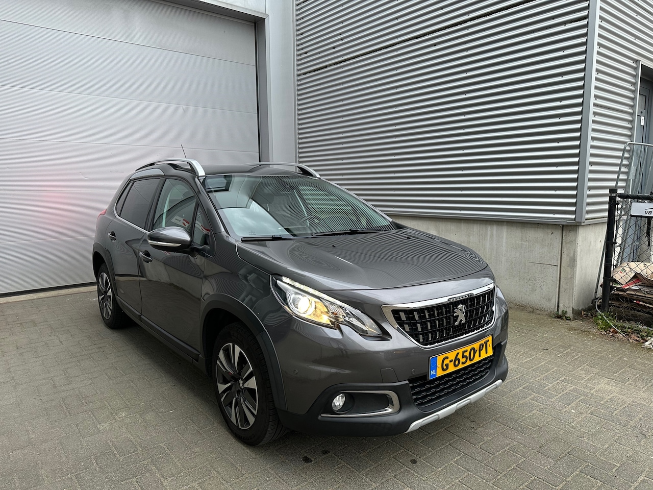 Peugeot 2008 - 1.2 GT-Line | AUTOMAAT | CARPLAY | CAMERA | TREKHAAK | DISTR V.V | DEALER ONDERHOUDEN - AutoWereld.nl