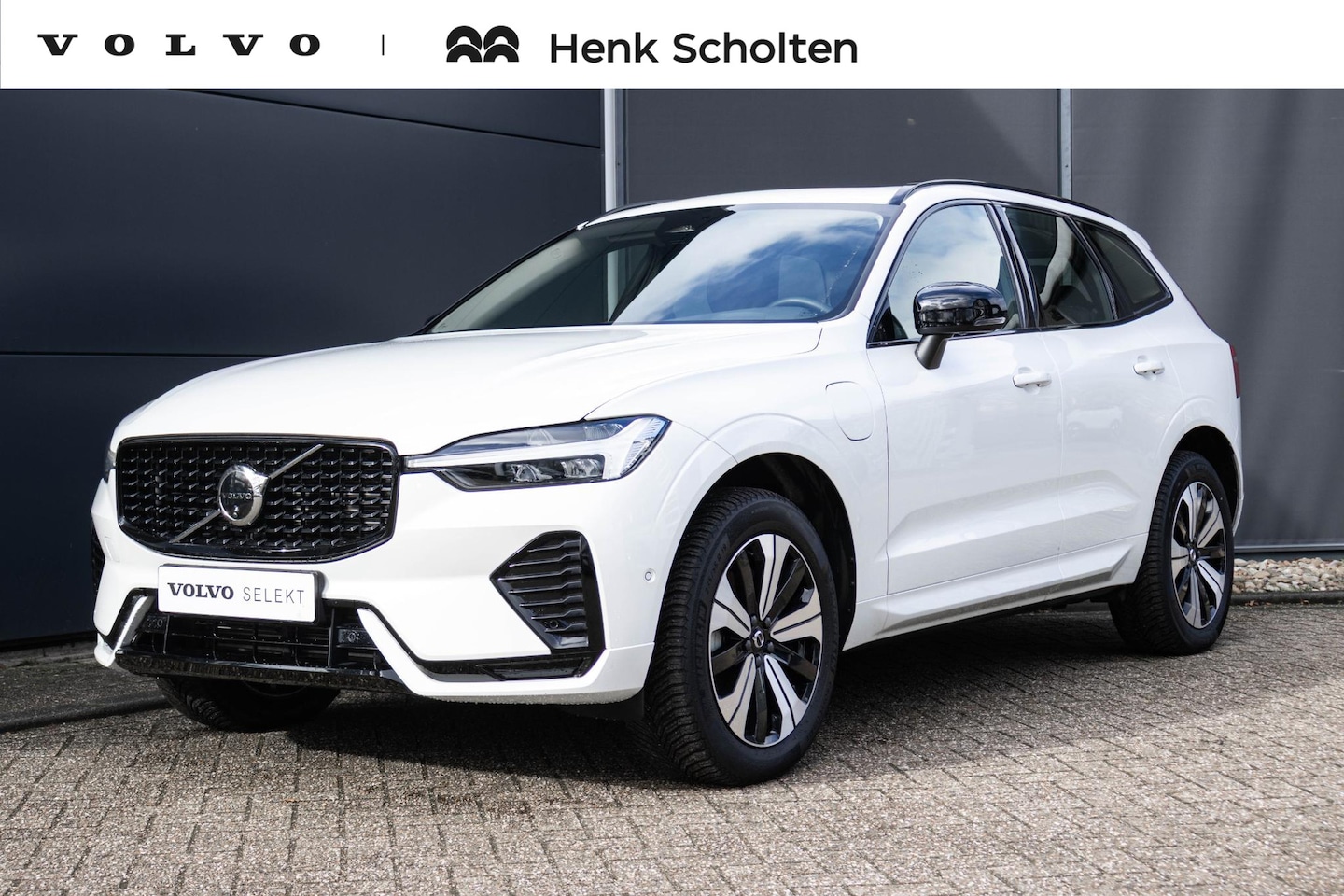 Volvo XC60 - T6 Plug-in hybrid AWD Plus Dark | Trekhaak | Rondom zichtcamera | Verwarmbare voorstoelen+ - AutoWereld.nl