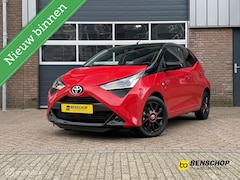 Toyota Aygo - 1.0 VVT-i x-play Bi-tone Carplay Camera Lichtmetaal 5 Deurs
