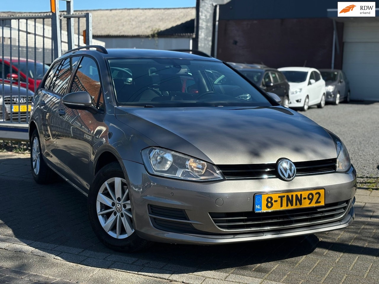 Volkswagen Golf - 1.6 TDI Comfortline BlueMotion | Navigatie | Trekhaak | 15” LMV | - AutoWereld.nl