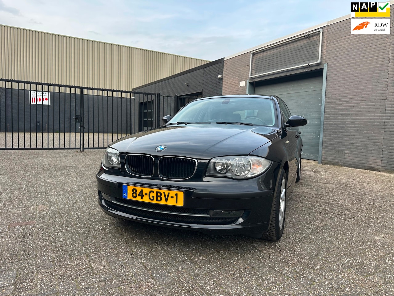 BMW 1-serie - 116i Business Line Clima Cruise Navi Leer LM-Wielen APK NAP. - AutoWereld.nl