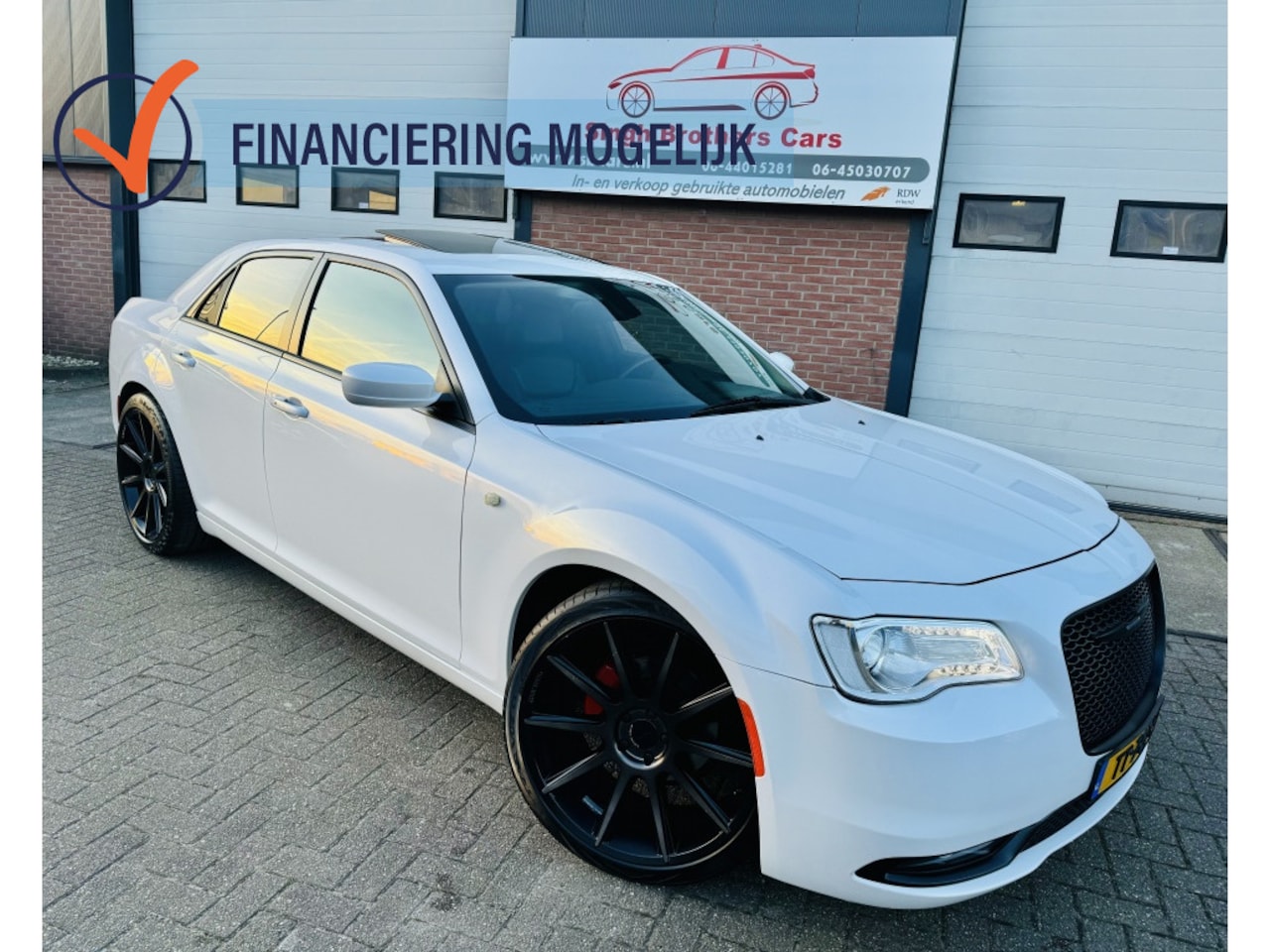 Chrysler 300C - 3.6 AUT KEYLESS CAMERA LEER NAVI XENON VOL!! - AutoWereld.nl