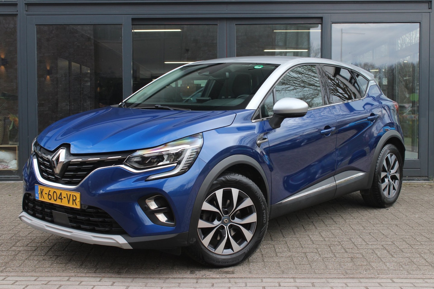 Renault Captur - 1.6 E-Tech Plug-in Hybrid 160 Business | Trekhaak | Keyless | Cruise-control | Camera | Te - AutoWereld.nl