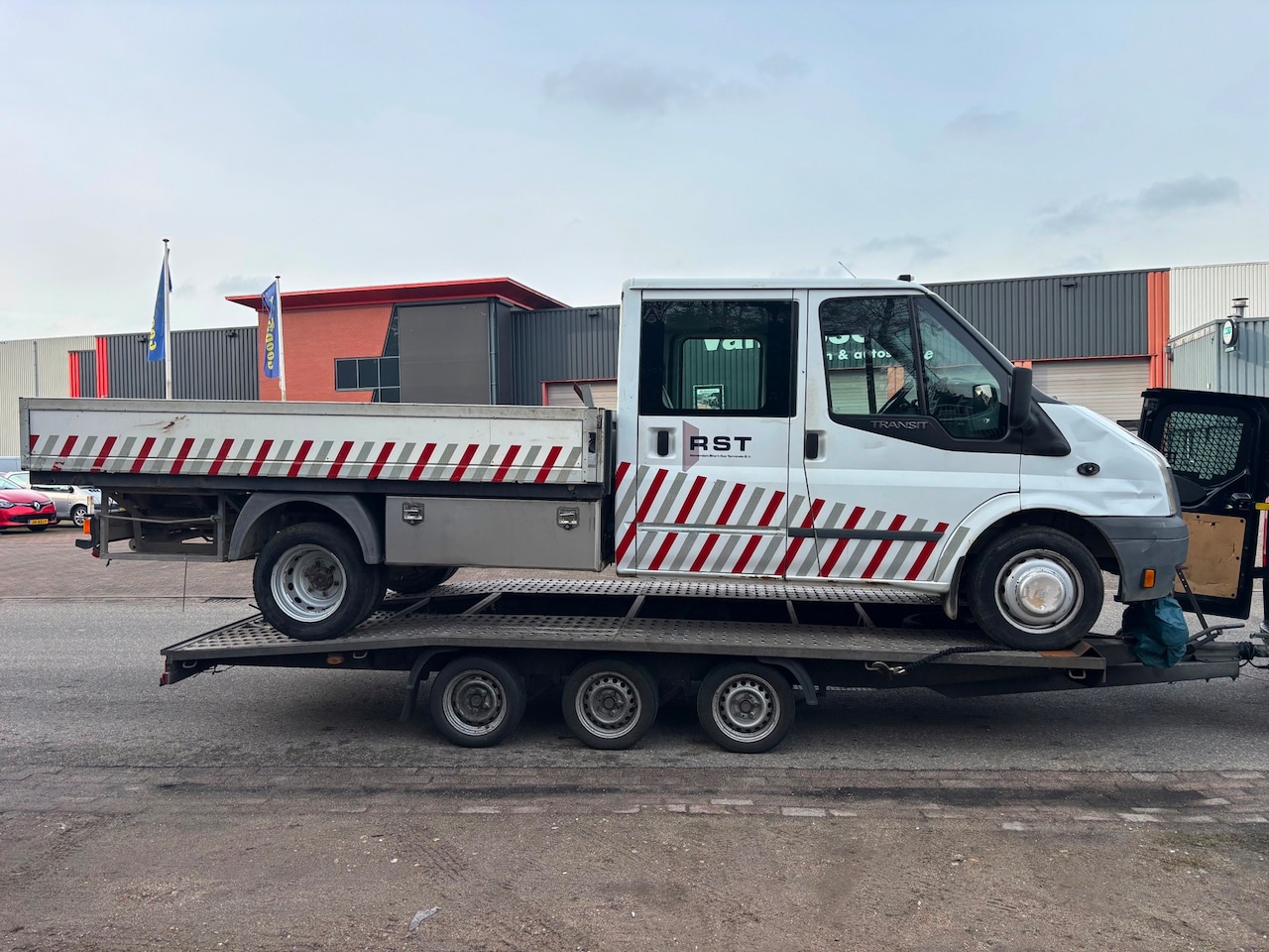 Ford Transit - 350L 2.4 TDCI EF DC MOTOR LOOPT OP 3 CILINDER!! - AutoWereld.nl