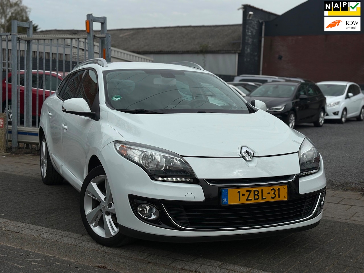 Renault Mégane Estate - 1.2 TCe Dynamique | Navigatie | Trekhaak | A.Camera | 17” LMV | Climate control | Cruise c - AutoWereld.nl