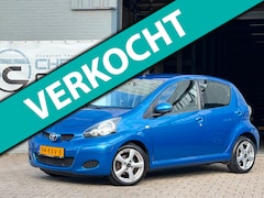 Toyota Aygo - 1.0|NAP|AIRCO|PDC|NIEUWEAPK|5DEURS|LM|TOPSTAAT