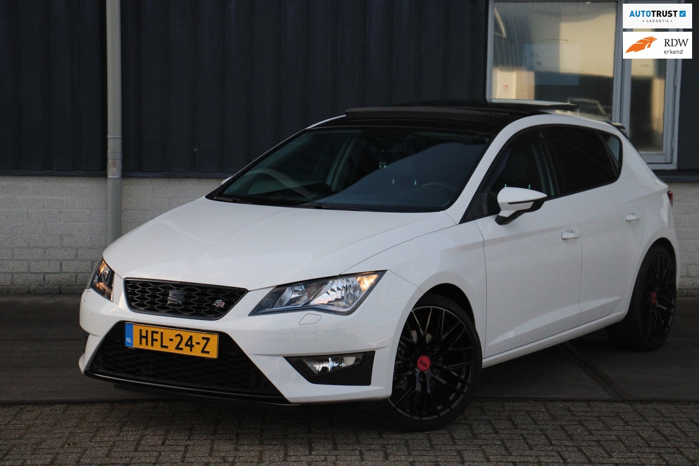 SEAT Leon - 1.4 TSI FR Dynamic Pano DCC Stoelverw Cruise H-Leder PDC BT 6-Bak - AutoWereld.nl