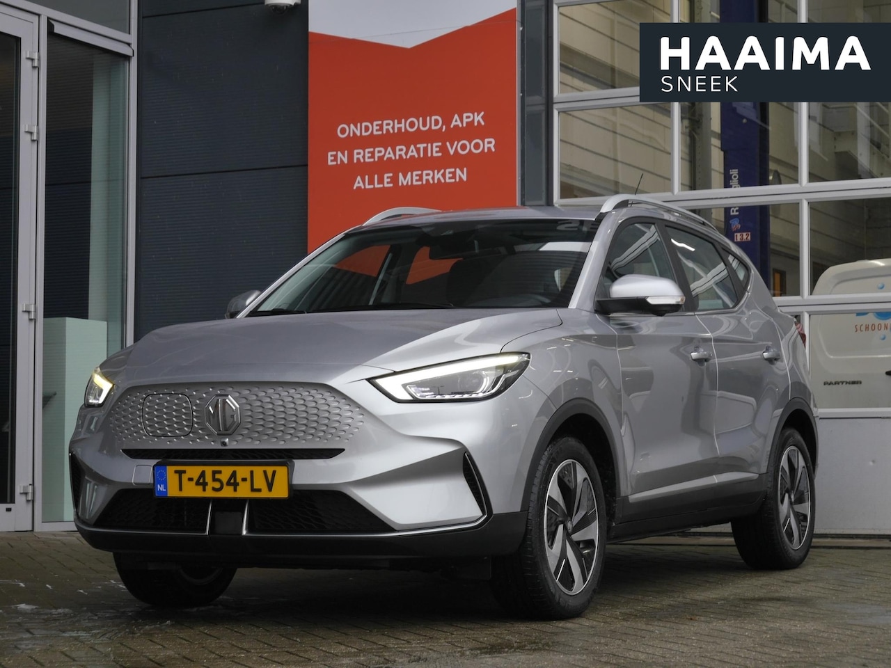 MG ZS - EV Standard Range Luxury 50 kWh | Camera rondom | Navigatie | Stoelverwarming | Bestuurder - AutoWereld.nl