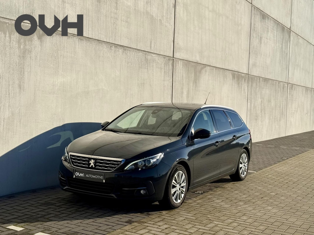 Peugeot 308 SW - 1.2 Allure | pano | camera | CarPlay | cruise - AutoWereld.nl