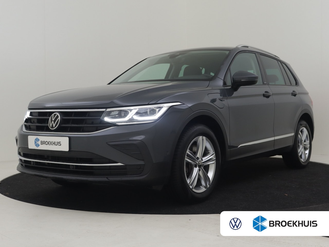 Volkswagen Tiguan - 1.4 TSI eHybrid Business Plus PHEV | STUURVERW. | CAMERA | NAVIGATIE | FULL LED | DAB+ - AutoWereld.nl