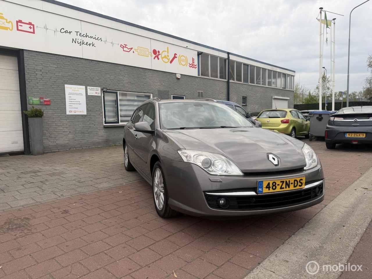 Renault Laguna Estate - 2.0 dCi Initiale automaat - AutoWereld.nl