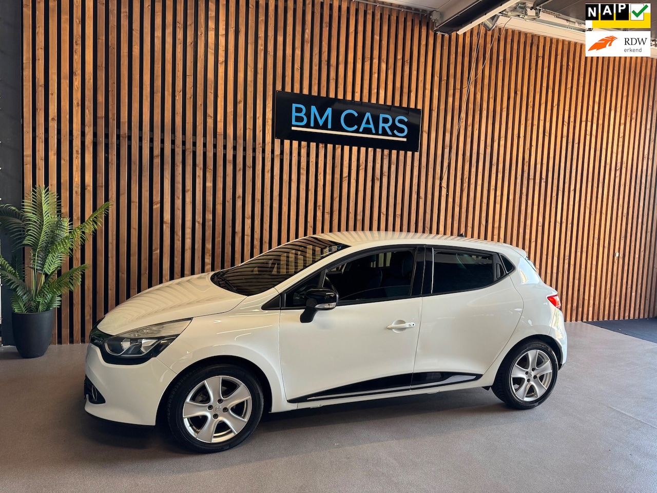 Renault Clio - 0.9 TCe Eco2 Expression Airco, Navi,Trkhaak - AutoWereld.nl