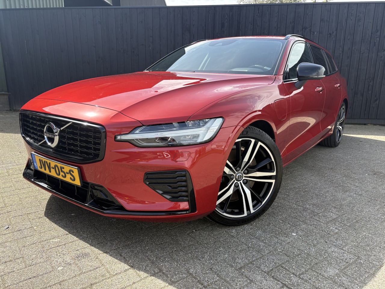 Volvo V60 - 2.0 T6 Recharge AWD R-Design 2.0 T6 Recharge AWD R-Design - AutoWereld.nl