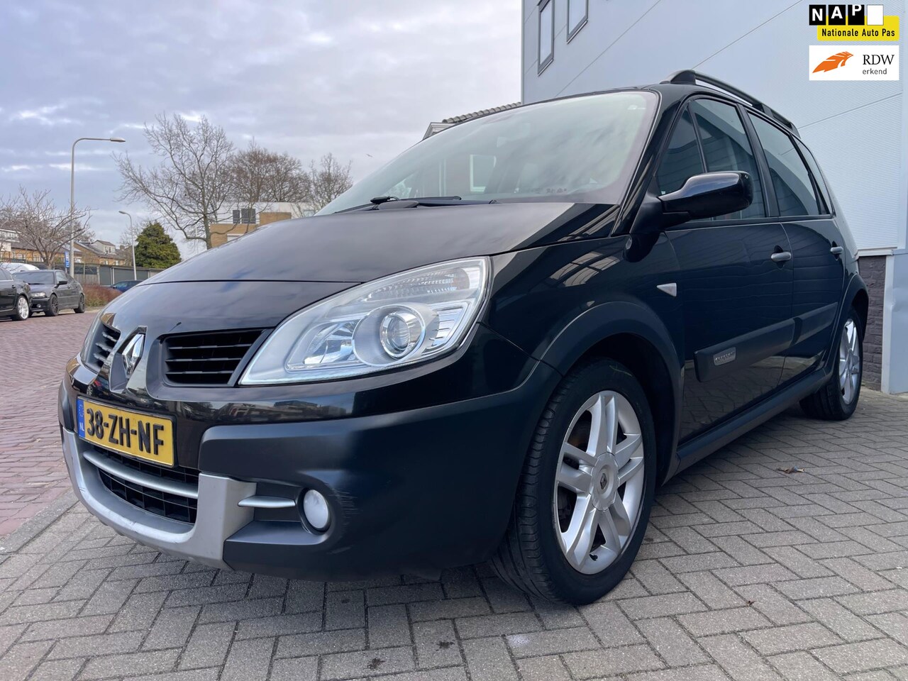 Renault Scénic - 2.0-16V Conquest/Camera/Navi/CarPlay/Cruise-c/Climate-c/2e eigenaar - AutoWereld.nl