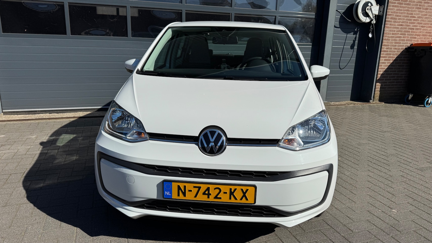 Volkswagen Up! - 1.0 CRUISE CONTROL/PDC/CAMERA/ECC/LANE ASSIST/DAB/ALL SEASON
