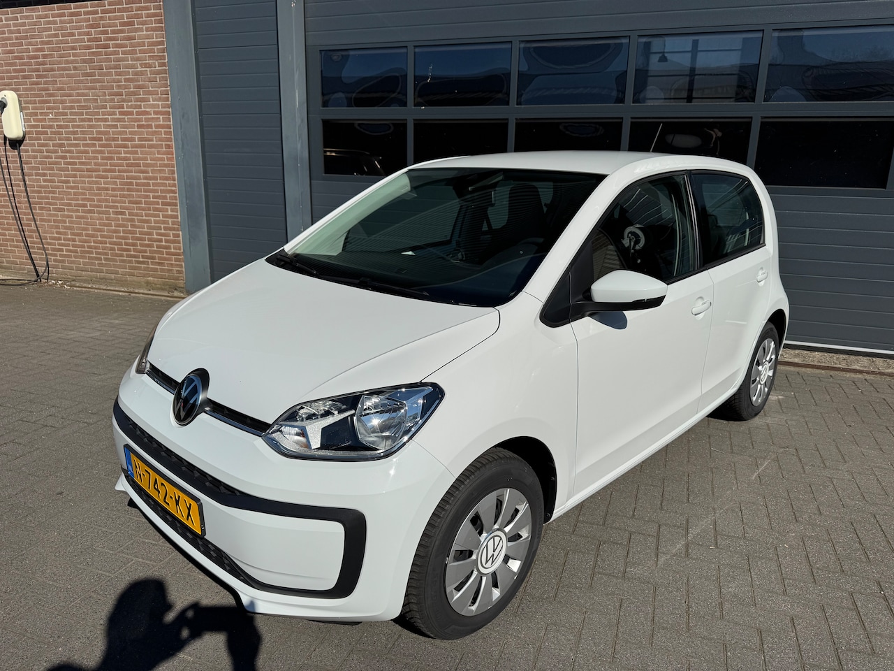 Volkswagen Up! - 1.0 CRUISE CONTROL/PDC/CAMERA/ECC/LANE ASSIST/DAB/ALL SEASON